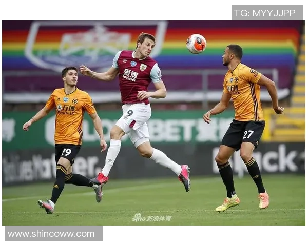 伯恩利与狼队的精彩对决分析及赛后点评全景回顾